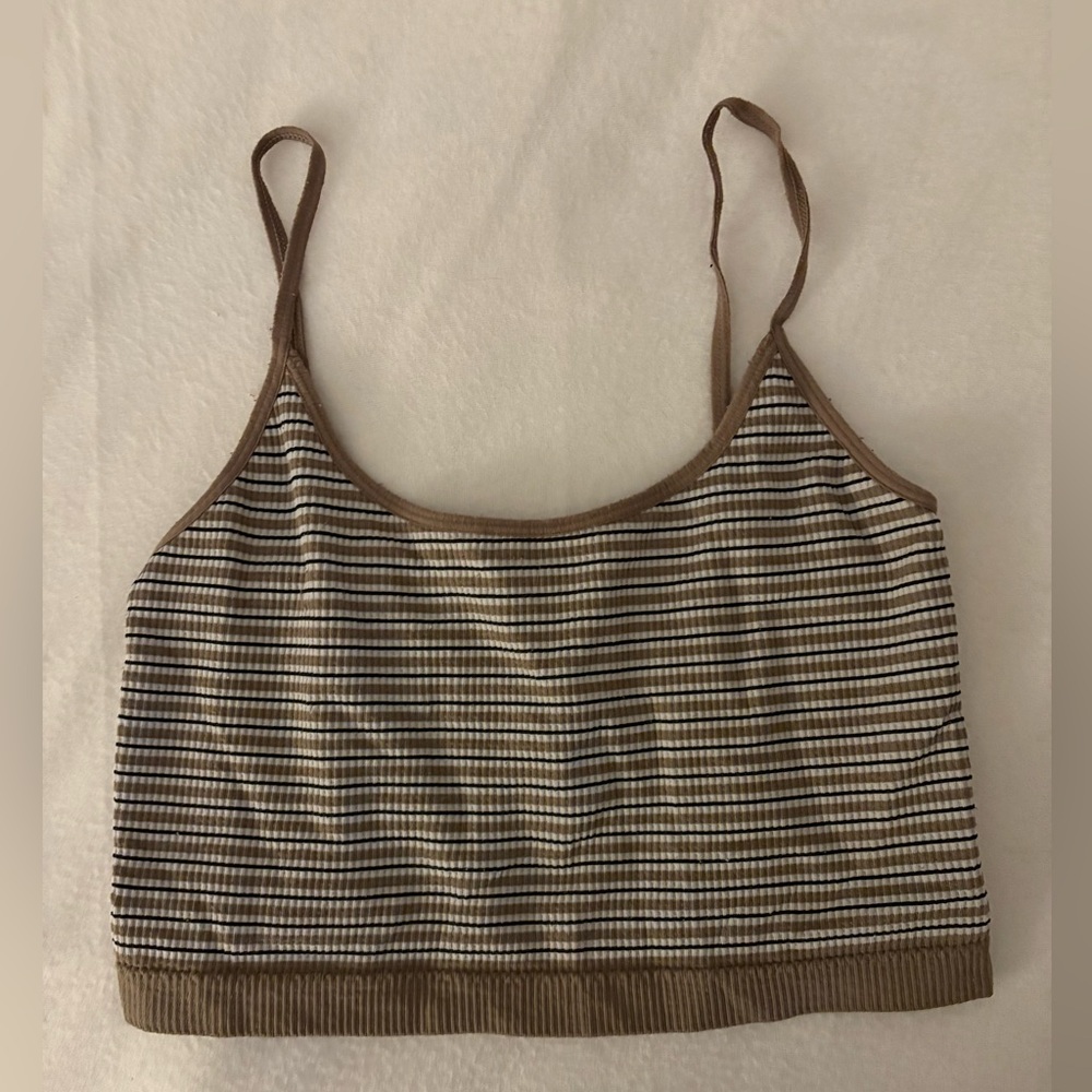 2/10 ✨Garage Crop Top